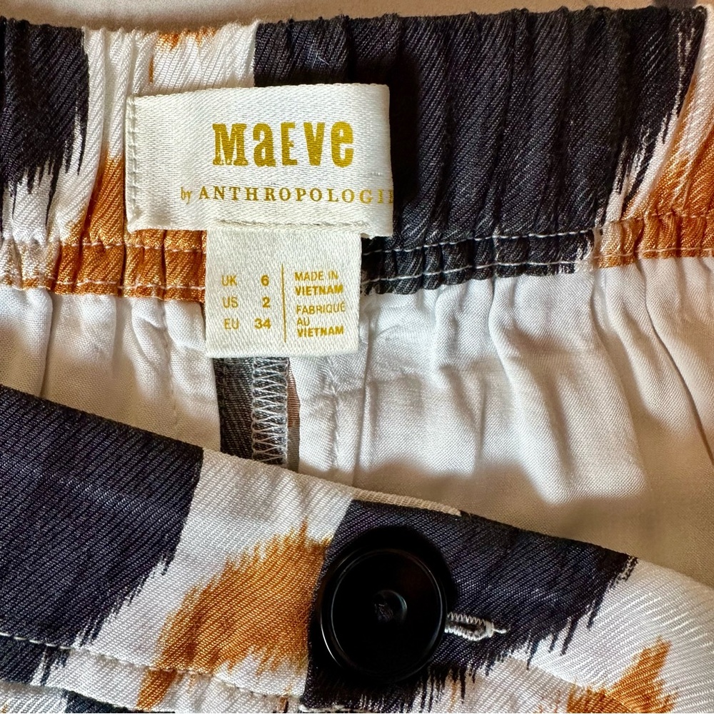 Maeve like-new pants, wide racing stripe down legs